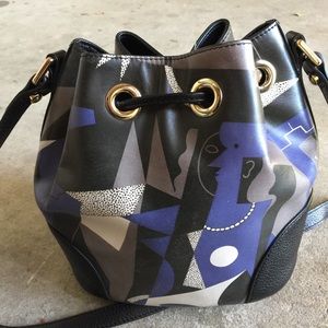 Jeon Picasso Bucket Bag